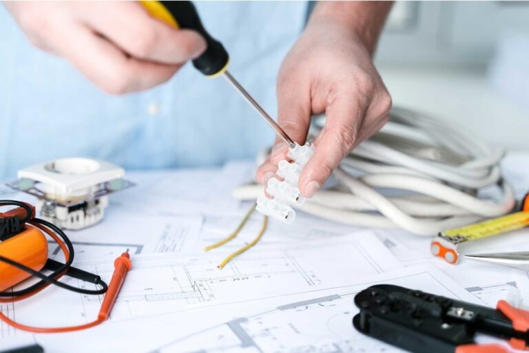 Servicii instalatii electrice